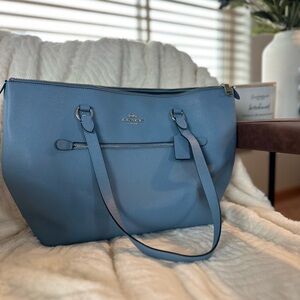 Coach gallery style tote bag in beautiful blue